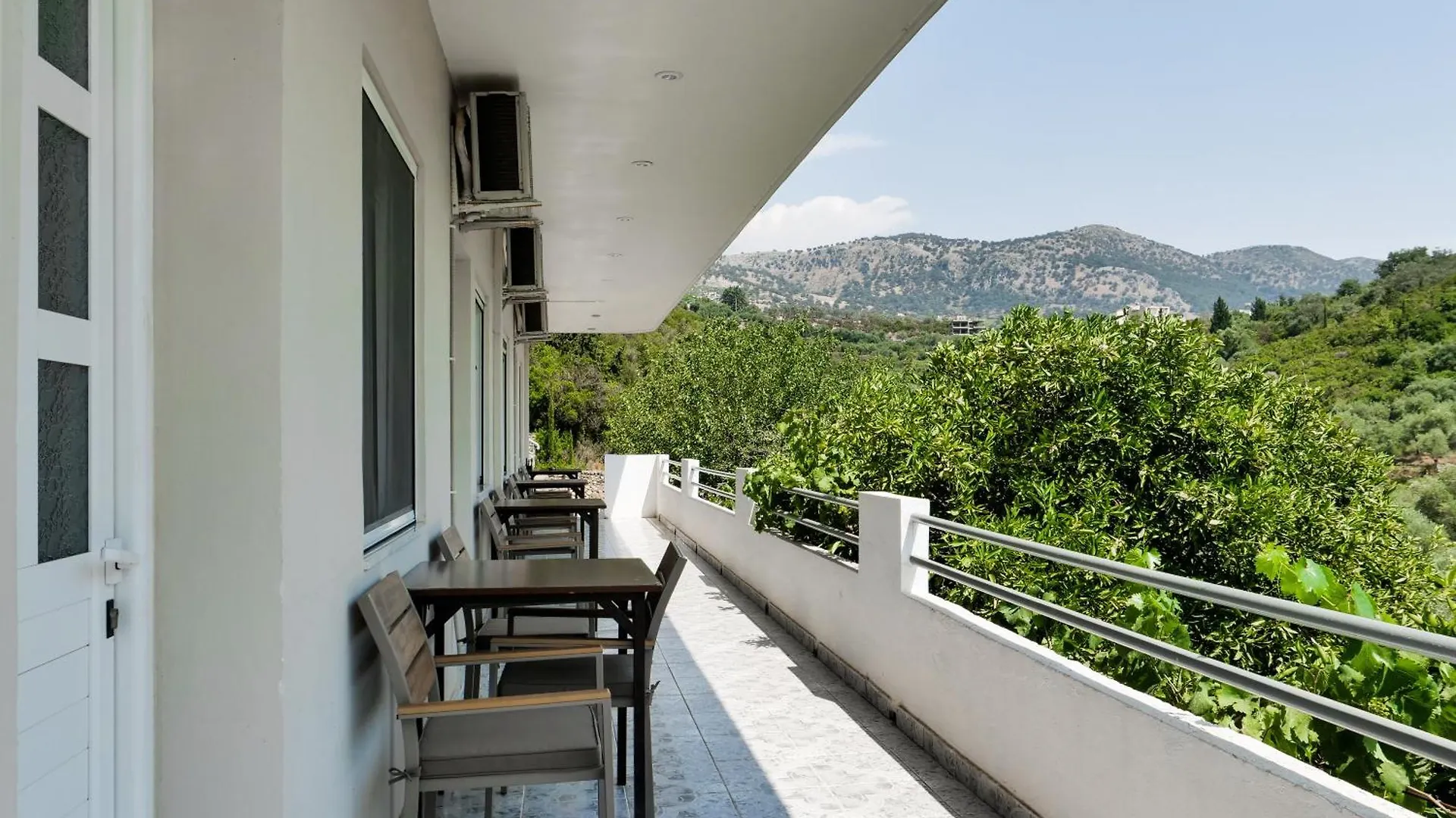 Bodini'S Rooms Himare Guest house
