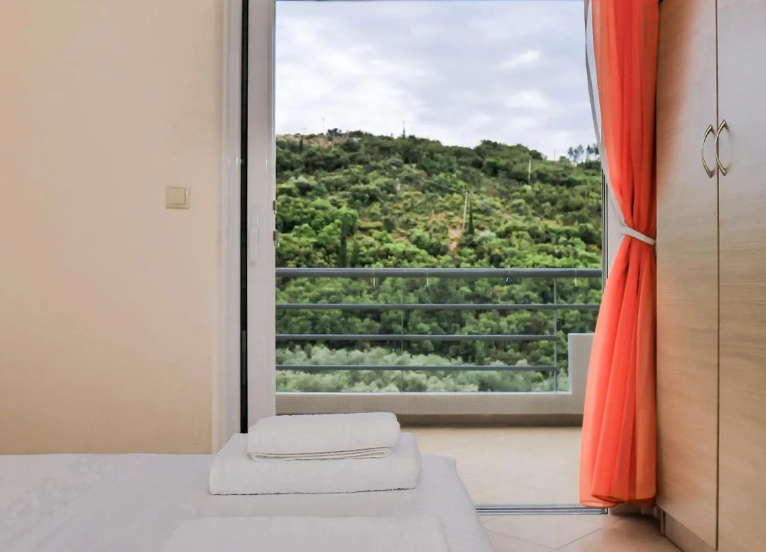 Bodini'S Rooms Himare Albania