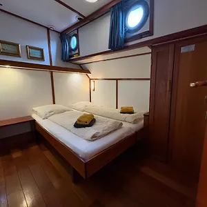 Hotelboot Zwaan Hotel Amsterdam