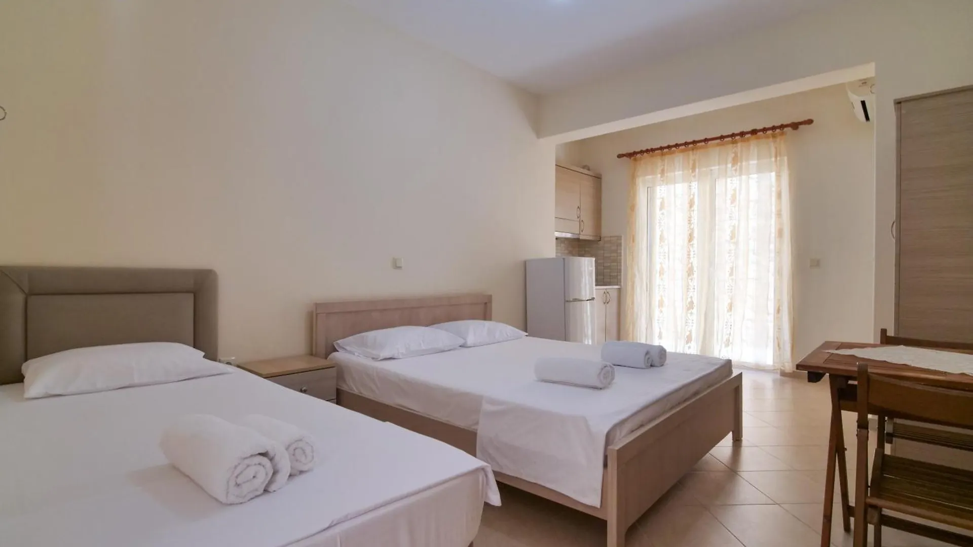 Bodini'S Rooms Himare