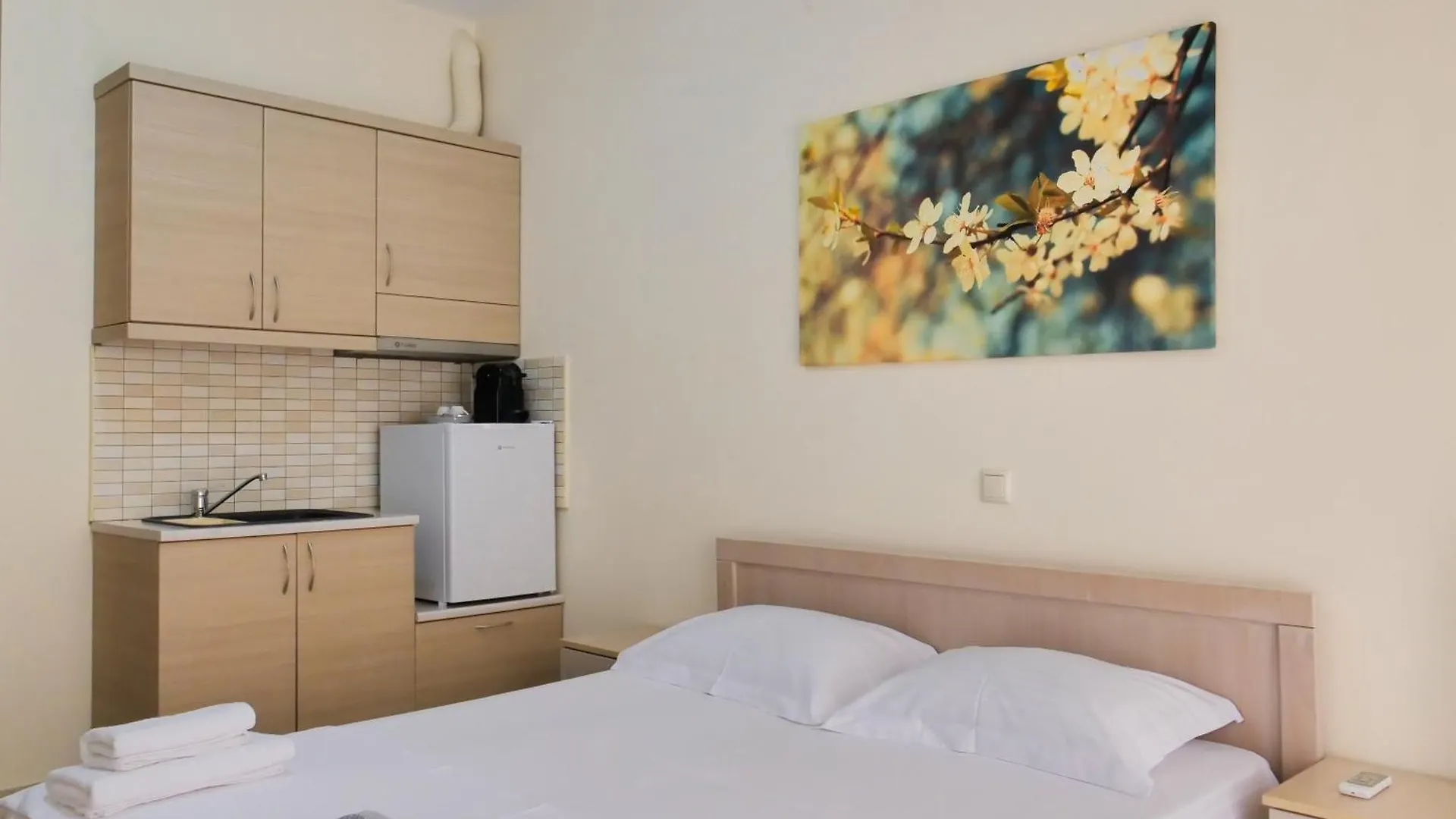 Bodini'S Rooms Himare