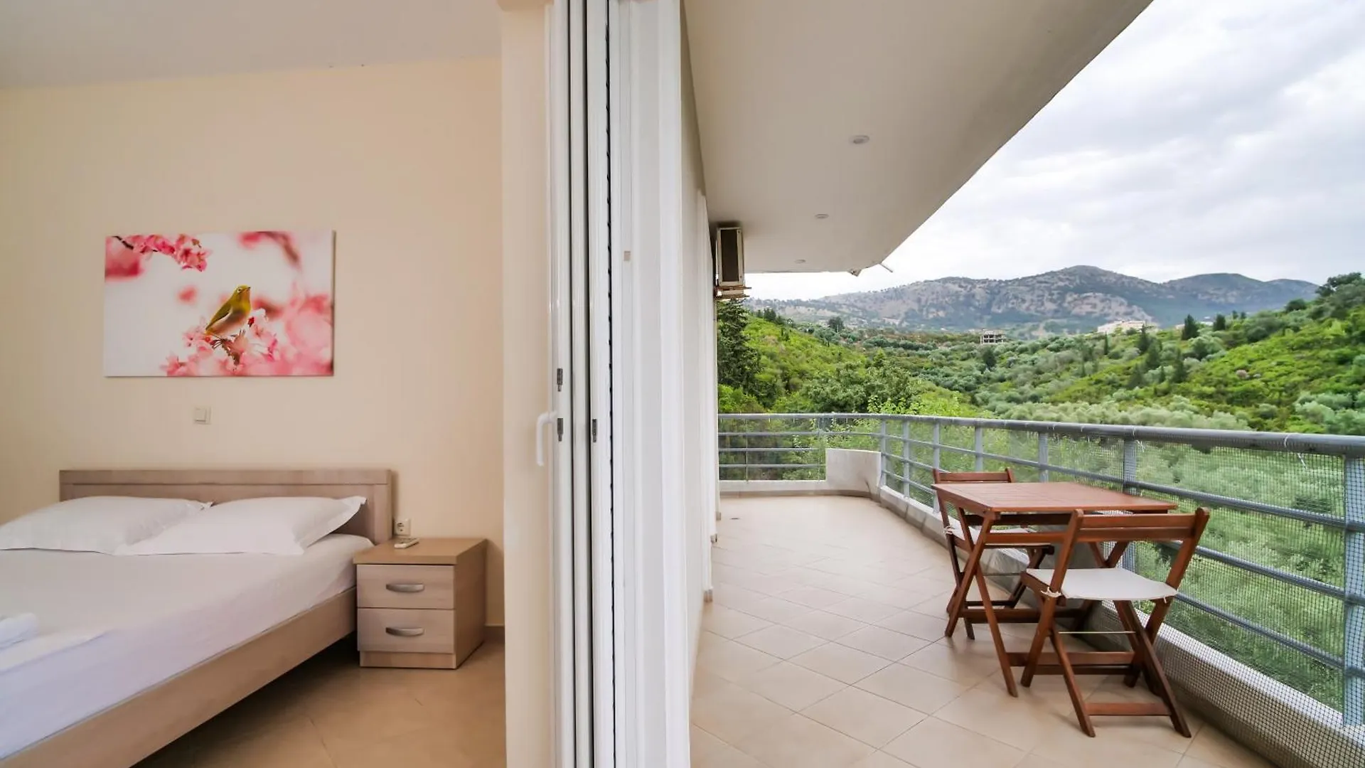 Bodini'S Rooms Himare